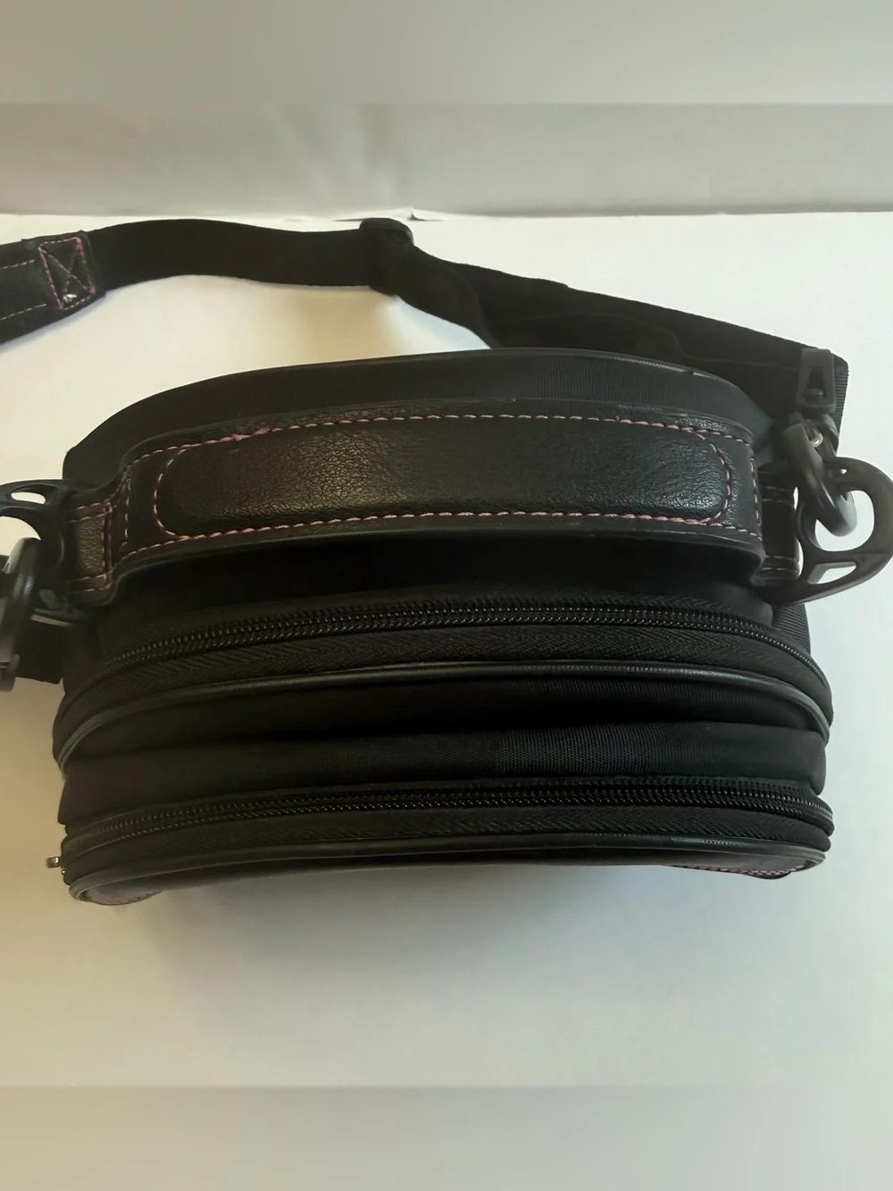 Wenger Swiss Army Rhea Padded Camera Case Bag Black Pink NWT Travel Crossbody